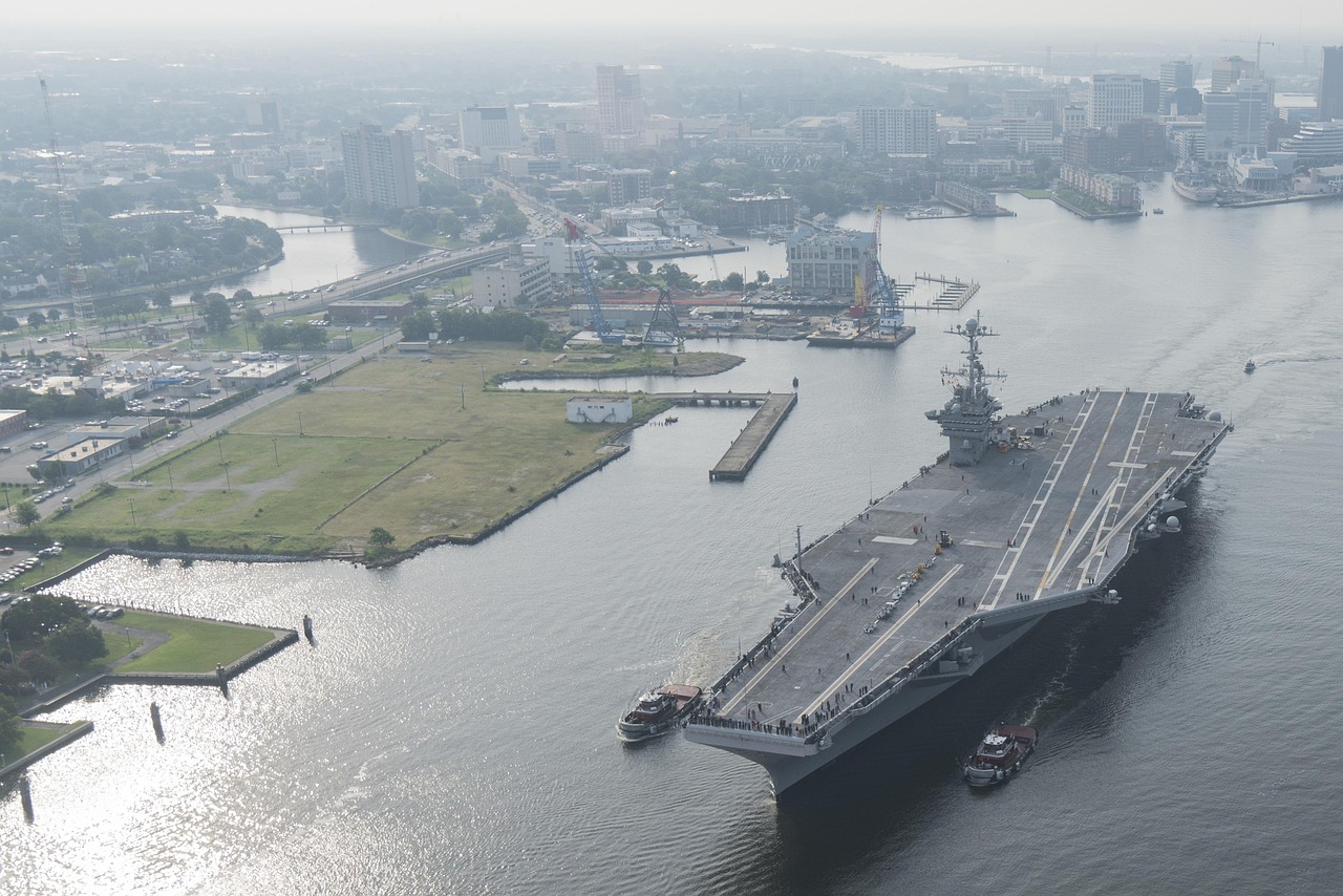 中國海軍第三艘航母福建艦最新進(jìn)展，艦島安裝工作順利進(jìn)行